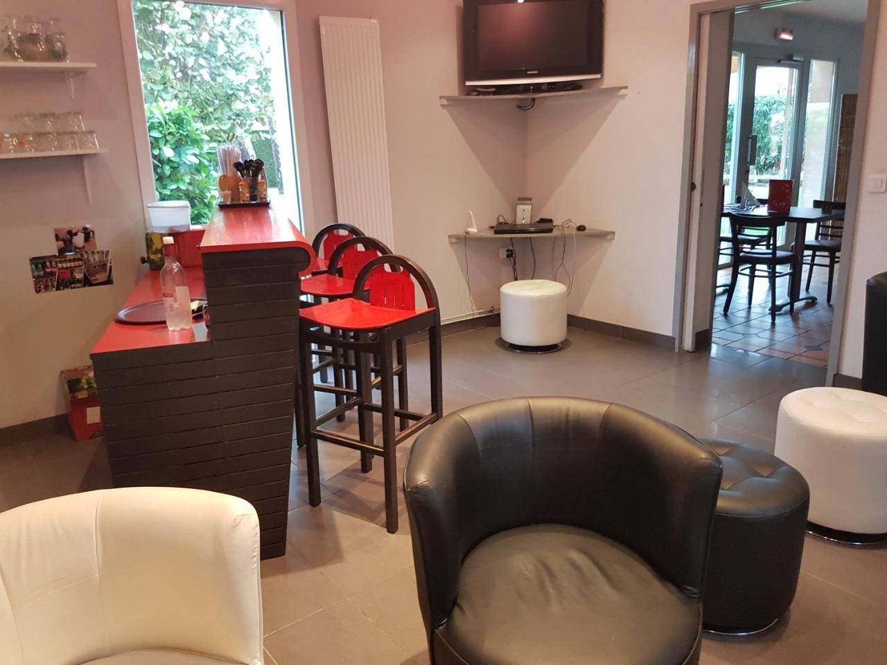 Hotel Restaurant Les Bruyères 2*